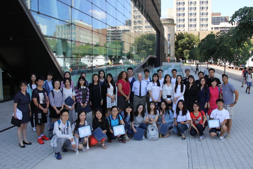 2016 Witnessed A Boost in Inbound and Outbound Student Exchanges_Students participating in the Summer Program co-organized by BJUT and University of Toronto, Canada