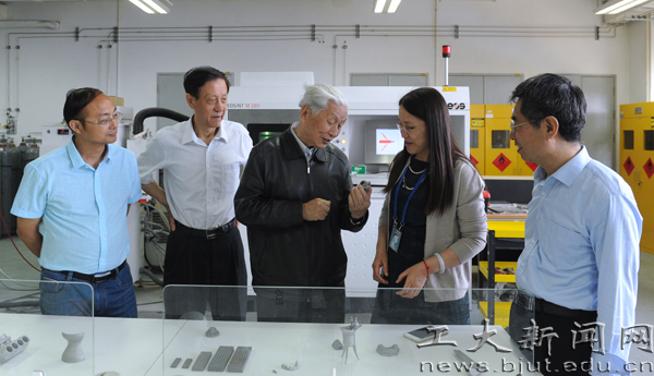 Former minster of China’s Ministry of Aerospace Industry Mr. Lin Zongtang visited BJUT’s 3D Printing 2